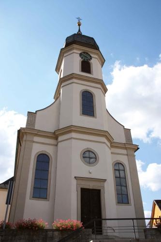 Bild vom Eingangsbereich der Kirche St. Martin